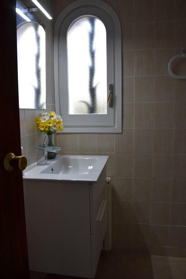 Magnolia, Habitacion Matrimonial Con Bano Uso Privado, En Casa Compartida Apartment Palafrugell Luaran gambar